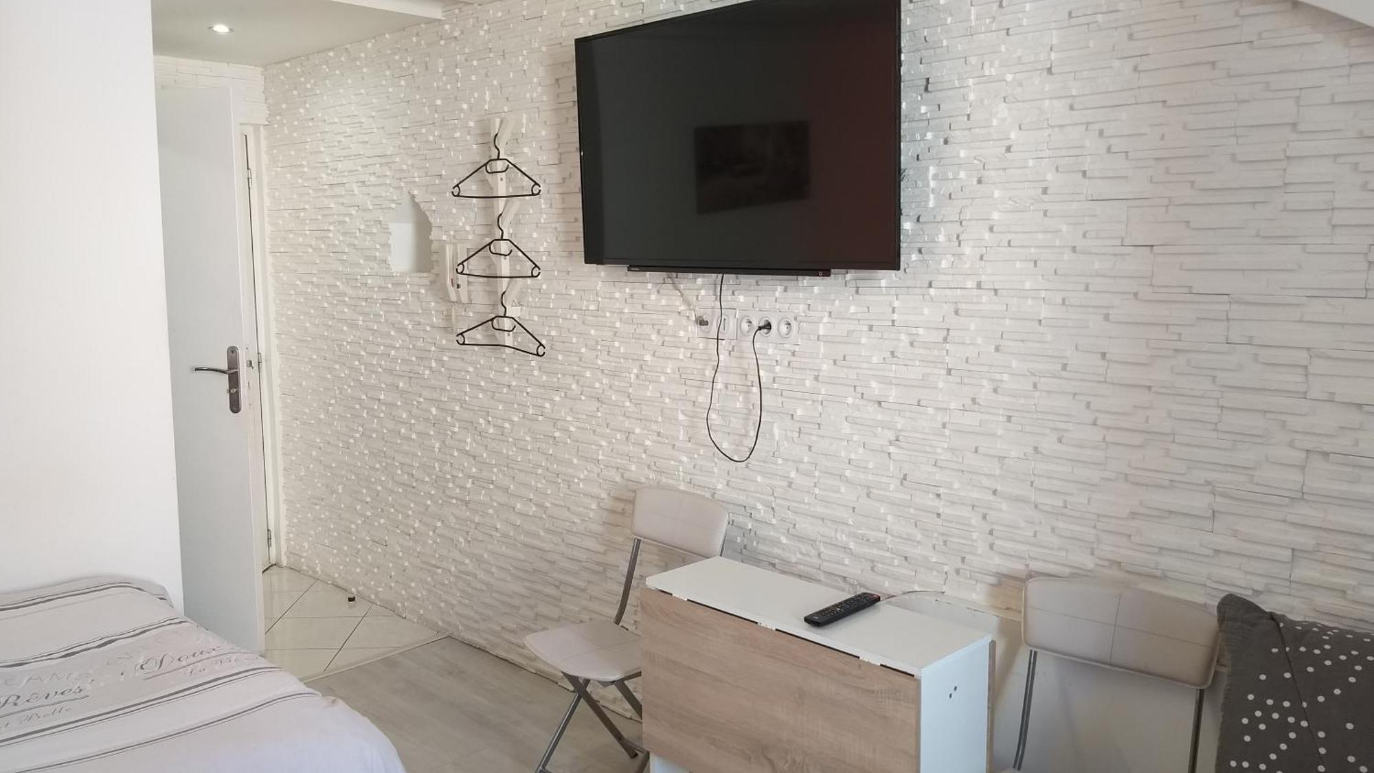 Magnifique Studio Au Coeur Historique De Fréjus מראה חיצוני תמונה