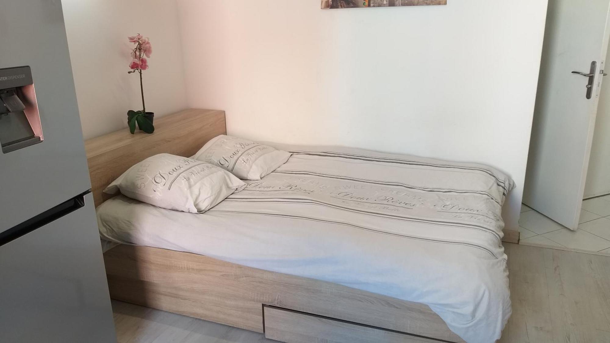 Magnifique Studio Au Coeur Historique De Fréjus מראה חיצוני תמונה