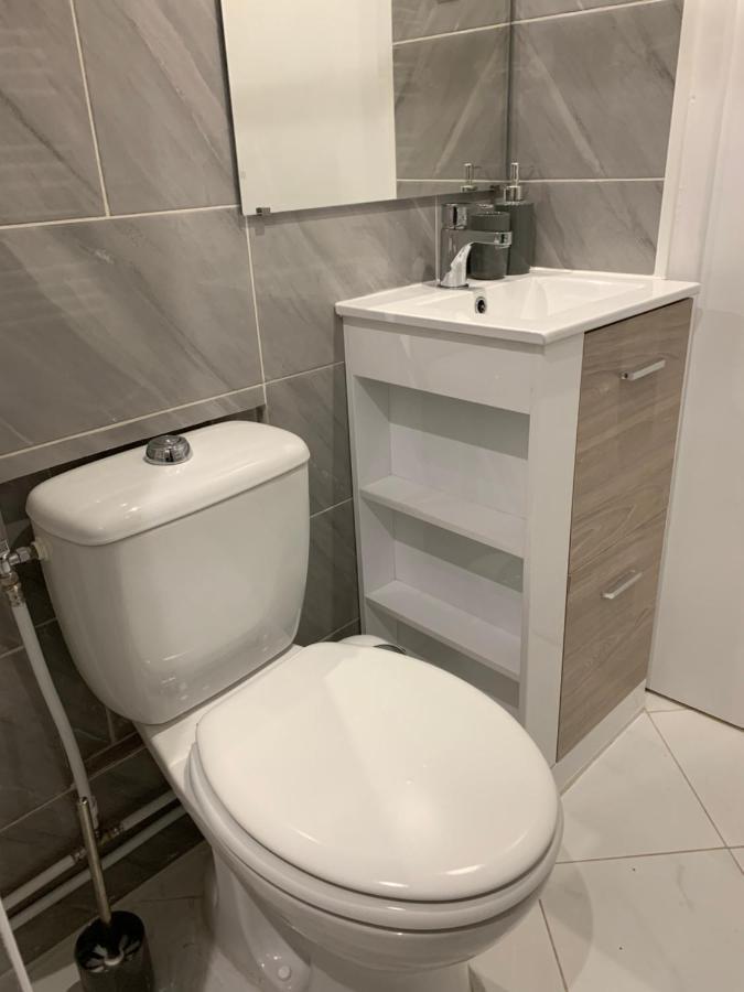 Magnifique Studio Au Coeur Historique De Fréjus מראה חיצוני תמונה